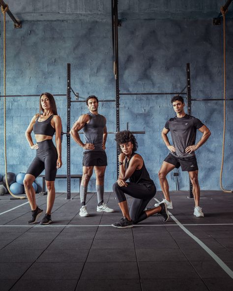 Gym Editorial, Fotografia Crossfit, Gym Photoshoot Women, Outdoor Fitness Photoshoot, Sports Team Photography, Fitness Shoot Ideas, Fitness Editorial, Women Fitness Photography, Crossfit Photography