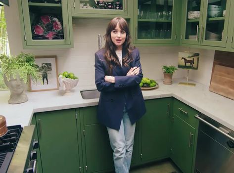 Dakota Johnson Kitchen, Dakota Johnson House, Johnson House, Dakota Johnson Style, Whoopi Goldberg, Patti Smith, After Life, Almost Famous, Celebrity Houses