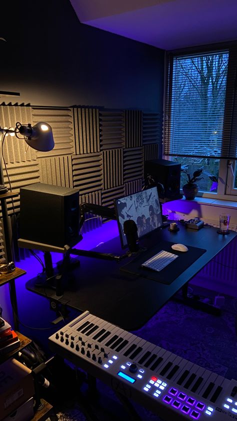 music production home studio setup Music Studio Gaming Room, House Studio Music, Studio Song Room, Black Music Studio Room, Music Studio Room Ideas Bedrooms, Recording Studio Bedroom Ideas, Bedroom With Music Studio, Studio Room Ideas Music, Record Studio Design