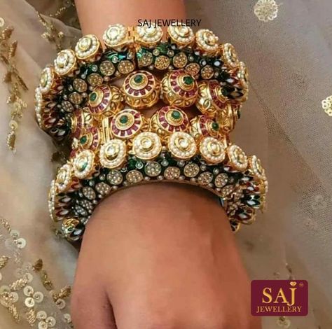 Meenakari Bangles, Gold Kada, Bridal Jewellery Design, Kundan Jewelry, Style Royal, Pearl Bangle, Stone Bangle, Bangles Jewelry Designs, Bridal Bangles