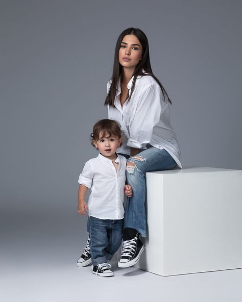 Mommy and Baby session Vogue Style Mother And Son Photoshoot Studio, Mother Son Matching Outfits, Mother Son Poses, Mommy Son Pictures, Mommy Daughter Photoshoot, Mother Son Photos, Mother Baby Photography, Fine Art Maternity, Mother Daughter Photoshoot