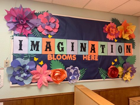 Bulletin Board Ideas With Flowers, Encanto Bulletin Board Ideas, Beautiful Bulletin Boards, Flower Bulliten Board Ideas, Encanto Bulletin Board, Bulletin Board Flowers, Flower Bulletin Board, Growing Bulletin Board Ideas, Floral Classroom