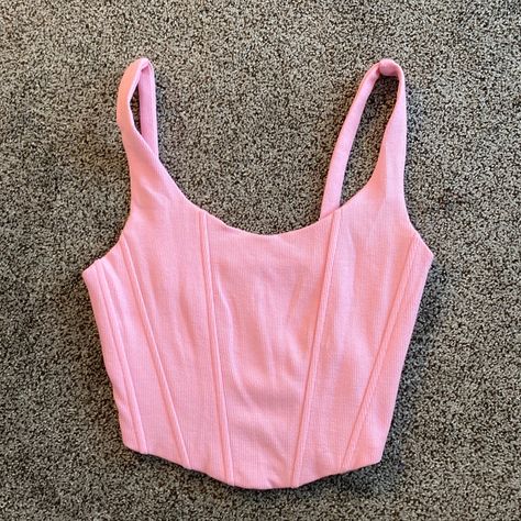 Crop Tops Corset, Pink Corset Tops, Cute Light Pink Tops, Corset Outfit Pink, Pink Corset Top Outfit, Pink Going Out Top, Cute Cropped Shirts, Outfits Crop Top, Crop Tops Cute