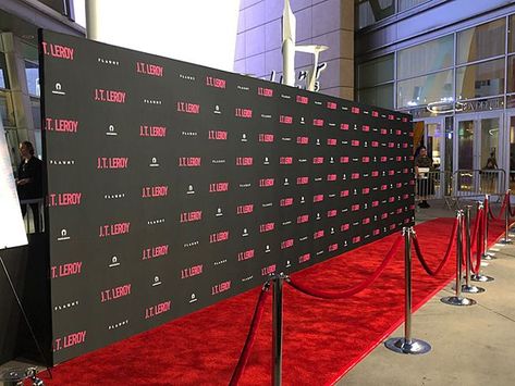 JT Leroy Premiere Red Carpet Arrival Installation by Red Carpet Systems Cleaning Pictures, Red Carpet Theme Party, Red Carpet Backdrop, Red Carpet Couples, Red Carpet Theme, Premiere Red Carpet, Bar Deco, Carpet Repair, Hollywood Party Theme