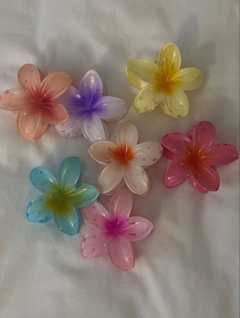 Hair Clips Aesthetic, Hawaiian Flower Hair, Claw Clips For Thick Hair, Tropical Hair, Clips For Thick Hair, قلادات متدلية, Flower Hair Claw, Ideas De Maquillaje Natural, Hair Accessories Collection