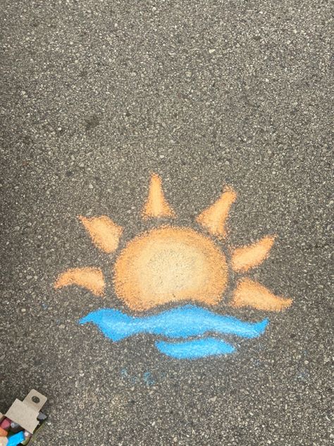 What To Draw With Chalk Outside, Chalk Art Inspo Easy, Cute Chalk Art Ideas, Chalk Art Easy Summer, Calk Art Easy, Chalk Inspo Easy, Chalk Drawings Ideas, Summer Chalk Ideas, Cool Chalk Drawings