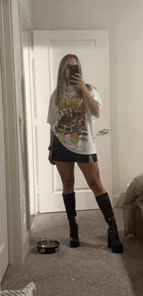 Big T Shirt With Skirt, Graphic Tee And Black Skirt Outfit, Black Mini Skirt Oversized Tee, Tshirt With Mini Skirt Outfit, Skort With Oversized Shirt, Oversized Shirt Mini Skirt Outfit, Streetwear Outfit With Skirt, Tshirt Skirt Boots Outfit, Black Mini Skirt With Tshirt