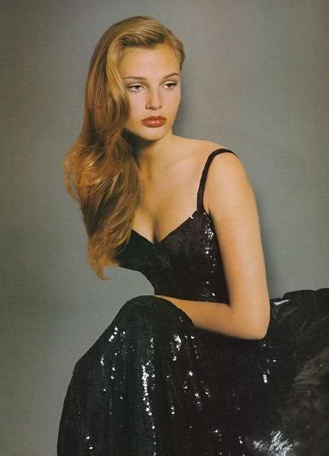 Beauty And Fashion Bridget Hall 90s, Ralph Lauren Ad, 90s Outfit Inspiration, Bridget Hall, Ralph Lauren 90s, 90s Models, 90s Hairstyles, 90s Fashion Outfits, Leonardo Dicaprio