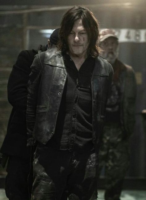 Daryl Dixon Pfp, Daryl Dixon Shirtless, Darlyn Dixon, Darryl Dixon, Daryl Twd, Daryl And Rick, Walking Dead Daryl Dixon, The Walking Dead Daryl, Walking Dead Daryl