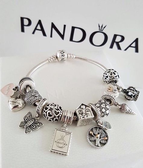 My Pandora Bracelet, Pandora Bracelet Outfit, Pandora Charm Bracelet Ideas, Pandora Me Bracelet, Pandora Bracelet Ideas, Memory Bracelets, Pandora Design, Pandora Bracelet Charms Ideas, Pandora Accessories