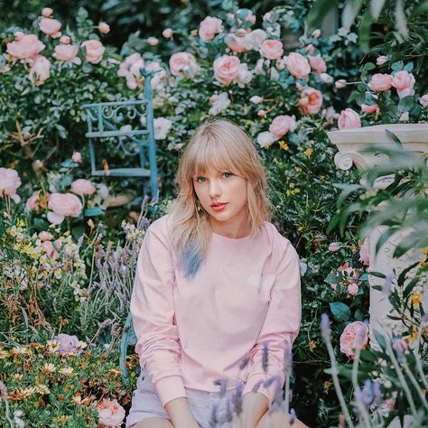 Taylor Swift Photoshoot, Taylor Swift Fotos, Lovers Photos, Taylor Swift Cute, Estilo Taylor Swift, All About Taylor Swift, Swift Photo, Taylor Swift Album, Taylor Swift Wallpaper