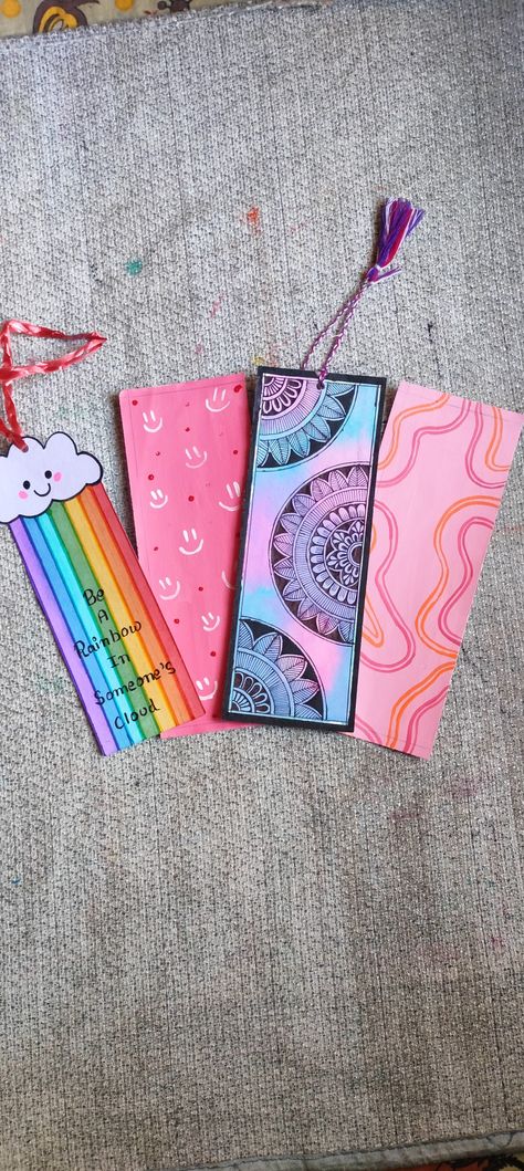 Bookmark ideas ❣️😊❣️ Book Mark Easy Ideas, Book Marker Design, Ideas For Bookmarks Diy, Bookmark Easy Design, Cool Book Marks Diy, Cute Bookmark Painting Ideas, Cute Book Mark Ideas Easy, Easy Book Mark Ideas Aesthetic, Paper Book Mark Ideas