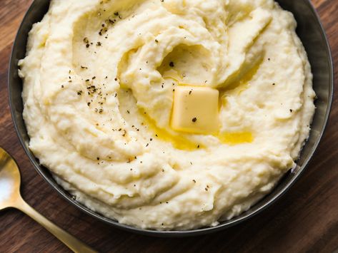 Rich and Creamy Mashed Potatoes Buttery Mashed Potatoes Recipe, Thanksgiving Vegetable Sides, Creamy Mashed Potatoes Recipe, Butter Mashed Potatoes, Buttery Mashed Potatoes, Best Mashed Potatoes, Mashed Potatoes Recipe, Creamy Mash, Menu Food