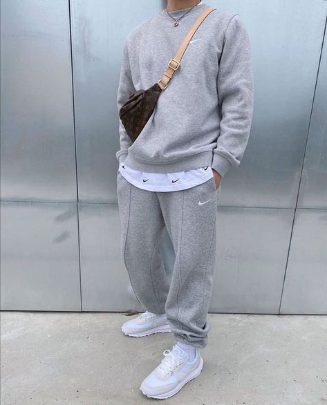 Streetwear Aesthetic Men, Grey Sweatpants Outfit Men, Gray Sweatpants Outfit, Streetwear Fashion Men, Highsnobiety Fashion, Streetwear Ideas, Outfits Stylish, Sneaker Outfits, Mens Fashion Edgy