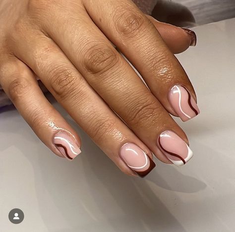 Biab Nails Autumn 2024, Short Acrylic Nails Coffin Fall Designs, Short Nail Designs Fall Square, Brown Ombre Nails Square, Short Brown Gel Nail Designs, Short Square Biab Nail Designs, Autumn Biab Nail Designs, Burgundy Short Nail Designs, Cute Short Acrylic Nails Brown