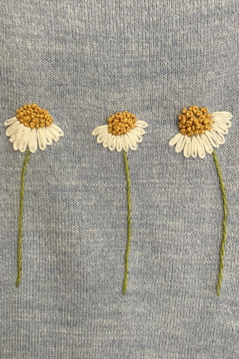 Visible Mending Flower, Jumper Embroidery Ideas, Simple Embroidered Flowers, Embrodiary Design Easy, Sleeve Embroidery Designs, Things To Embroider On, Things To Embroider, Delicate Embroidery Design, Embroidery On Knitting