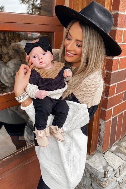 Sarah Knuth, Matching Mommy Daughter Outfits, Fall Outfits Black, Mom And Baby Outfits, Neutral Sweater, Mom Daughter Outfits, Mommy Daughter Outfits, Winter Newborn