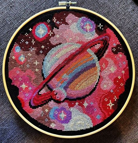 Cross Stitch Space, Trippy Cross Stitch, Cross Stiching Ideas, Aesthetic Cross Stitch, Crosstitch Ideas, Cross Stitch Art Pattern, Unique Cross Stitch Patterns, Cool Cross Stitch, Space Cross Stitch