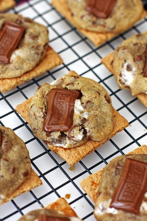 These cookies are inspired by the ever so famous s’mores that we have had at campfires. Graham cracker on the bottom, place a piece of Hershey chocolate on it and then the fun part...melting your marshmallow on a stick over the fire. Add that to the graham cracker and chocolate and top it off with another graham cracker and there you have it. One yummy treat! How do you like your marshmallows cooked over a campfire? I like my slightly burnt. I remember when I was a kid, my dad liking ... Graham Cracker Smores, Graham Cracker Cookie Dough, Smores Cookies Recipes, Campfire Snacks, Smores Cookie, Cookie Recipes For Kids, Graham Cracker Recipes, S Mores Cookies, Apple Pie Recipe Easy