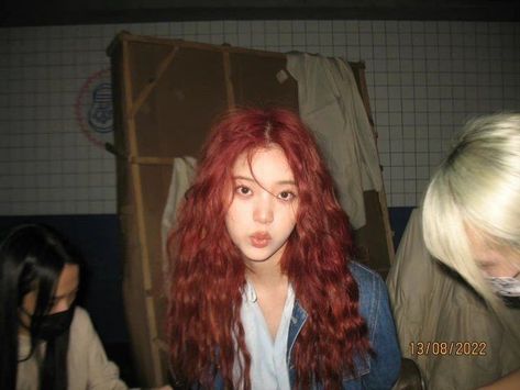 Red Hair Makeup, Red Hair Looks, Red Curls, Nana Ouyang, Red Hair Inspo, Dark Red Hair, Asian Short Hair, Dyed Natural Hair, Dye My Hair