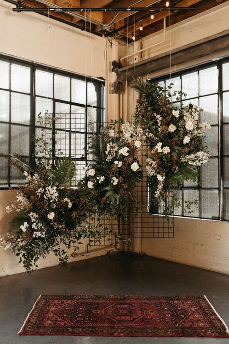 Castaway Portland, Creative Wedding Venues, Industrial Wedding Inspiration, Industrial Wedding Decor, Arrangement Of Flowers, Edgy Wedding, Warehouse Wedding, Portland Wedding, Flower Installation