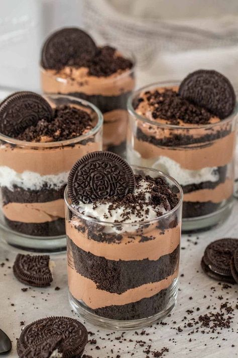 Pudding Oreo Dessert, Dirt Dessert Recipe, Pudding Oreo, Oreo Delight, Chocolate Pudding Desserts, Oreo Dessert Recipes, Oreo Pudding, Dessert Cups Recipes, Chocolate Oreo