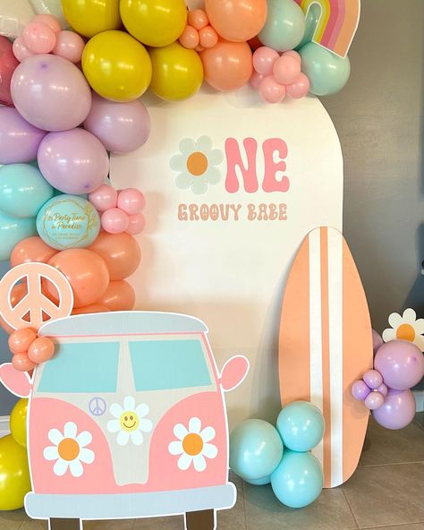 Groovy One Balloons, Groovy Party Ideas, A Sweet One First Birthday, Coconut Party, One Groovy Babe, Baby Birthday Backdrop, Twin Birthday Themes, Baby Party Themes, Hippie Birthday Party