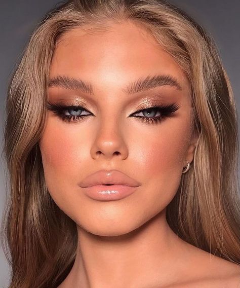 (ad) Find your next perfect look with these eye makeup tips that can take you from pre-work coffee to last call. Birthday Makeup Looks, Ball Makeup, Make Up Designs, Natural Prom Makeup, Natural Glam Makeup, Going Out Makeup, Prom Eye Makeup, Prom Makeup Looks, Formal Makeup