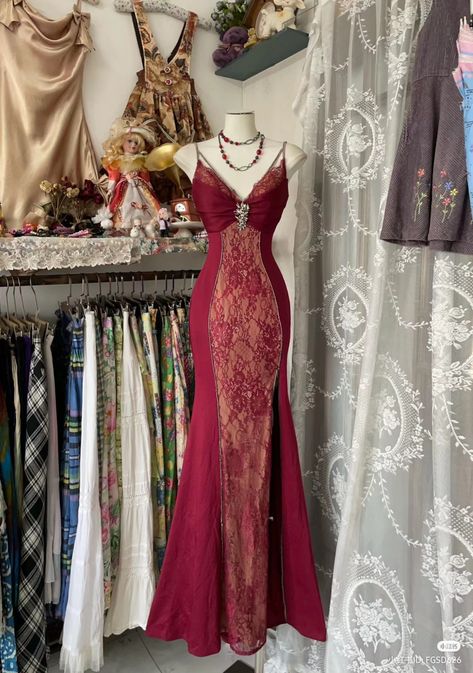 #vintage #fashion #dress #outfitinspo Prom Dress Mermaid, Red Lace Prom Dress, Prom Dresses Long Lace, Dress Mermaid, Evening Party Gowns, Prom Dress Inspiration, Party Gown, Pretty Prom Dresses, Looks Street Style