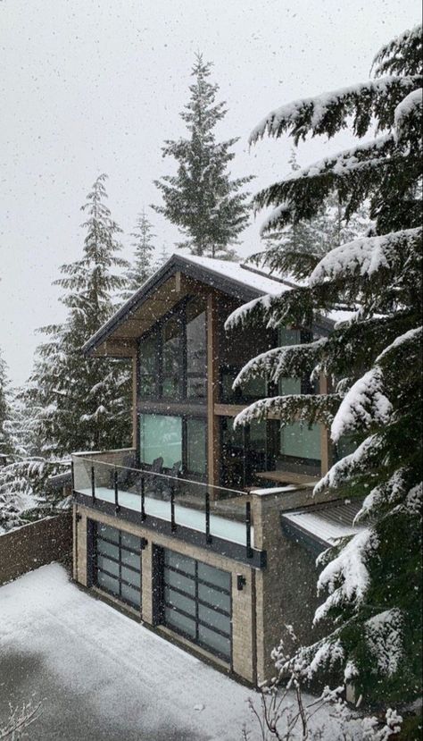 Dilara Core, Winter House Exterior, Winter Chalet, Cabin Aesthetic, Winter Cabin, Dream Apartment, Mountain House, Dream House Exterior, Winter House