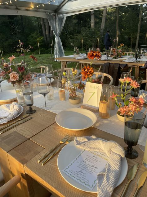 Round Table Backyard Wedding, Organic Wedding Table Setting, Blush Pink Backyard Wedding, Natural Wedding Palette, Compostable Wedding Plates, Wedding Table Family Style, Wood Tables Wedding Reception, Modern Mexico Wedding, Whimsical Wedding Table Setting