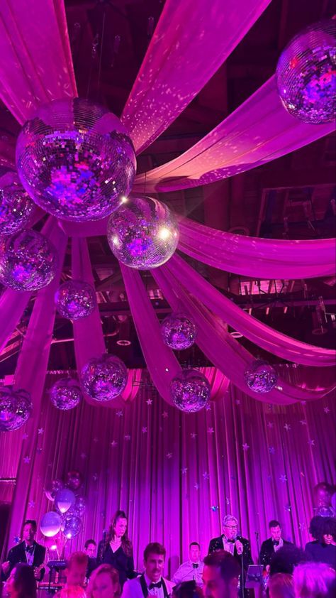 Party Centerpiece Ideas Diy, Party Centerpiece Ideas, 80s Prom Party, Prom Birthday Party, Disco Theme Party, Purple Lights, Sweet Sixteen Birthday Party Ideas, Disco Birthday Party, Sweet 16 Themes