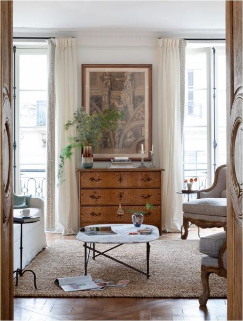 Kasha Paris, Parisienne Apartment, Chic Parisian Apartment, Modern Parisian, French Interior Design, Parisienne Chic, Old Apartments, Man Of The House, Apartment In Paris