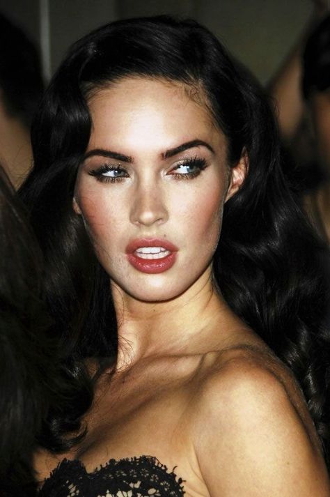 Megan Fox Makeup, Chasing Money, Megan Denise Fox, Black Brown Hair, Adore Delano, Brunette Makeup, Thriller Novels, Jennifer's Body, Nyc Aesthetic