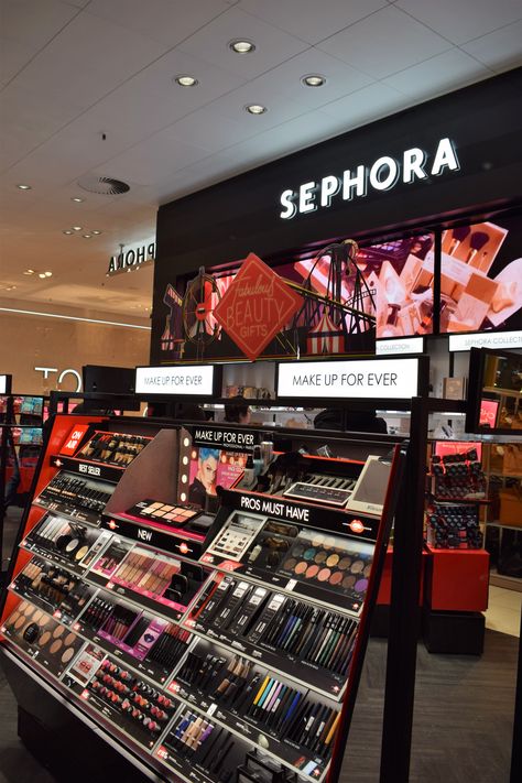 Beauty chain Sephora finally arrived to Berlin: https://boiledwords.blogspot.de/2017/11/sephora-arrived-to-berlin.html Sephora Store, Boho Makeup, Work Makeup, Sephora Beauty, Makeup Aesthetic, Elf Makeup, Makeup Store, Makeup Rooms, Soft Makeup