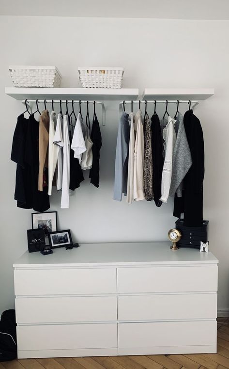 Studio Apartment Clothes Storage, Minimalistic Bedroom Ideas For Small Rooms, Dressing Room Design Small Space, Koti Diy, Wardrobe Room, Bedroom Deco, Mens Bedroom, Room Redesign, Room Makeover Bedroom