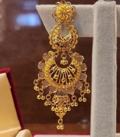 Gold Earing Design New For Bride, Gold Earrings Indian Wedding Bridal, Chandini Earrings Gold, Gold Chandbali Earrings Design, Gold Earrings Designs For Wedding, Gold Jhumka Earrings Bridal, Gold Chandbali Earrings, Gold Jhumka Designs, Bridal Shop Ideas