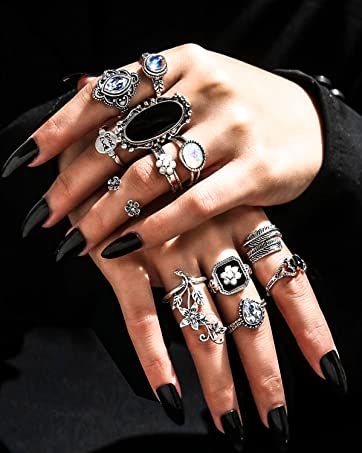 Gothic Rings Aesthetic, Chunky Rings Aesthetic, Cassiopeia Black, Chunky Rings Silver, Grunge Jewellery, Aesthetic Snake, Frog Heart, Rings Set For Women, Goth Ring