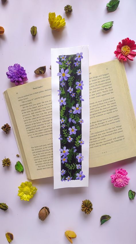 Acrylic Book Painting, Acrylic Bookmark Painting, Flower Bookmark Painting, Diy Bookmark Painting, Book Mark Painting Ideas Acrylic, Painting Bookmarks Acrylic, Paint A Bookmark, Acrylic Painting Books, Bookmark Ideas Painting