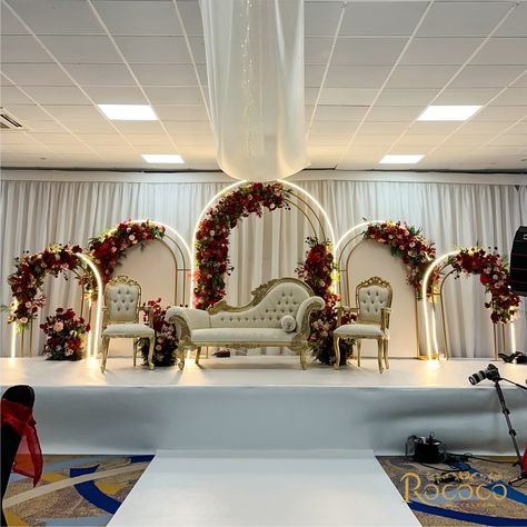 Red And White Wedding Reception Decor, Red And White Stage Decoration, Red And White Theme Wedding, Wedding Gold Decorations, Red Decoration Wedding, Wedding Decor White And Gold, Red Stage Decoration, Red And White Themed Wedding, White Stage Decoration Wedding