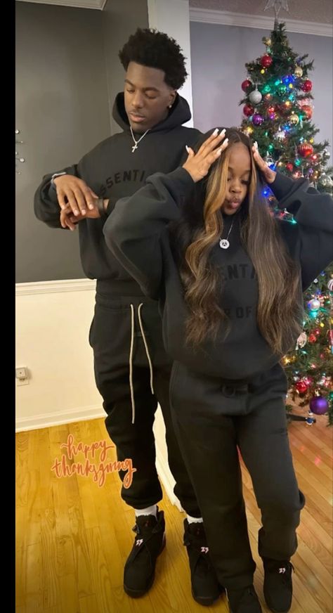 #tiktok #aesthetic Matching Thanksgiving Outfits Couples, Couple Thanksgiving Outfits, Couple Outfits Matching Relationship Goals, Couple Matching Outfits Black People, Fall Matching Outfits Couple, Couples Outfits Black People, Black Couples Matching Outfits, Photo Cpl, Couple Outfits Matching