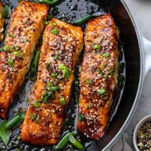 Miso Glazed Salmon - The Recipe Critic Essen, Baked Miso Salmon, Meatball Side Dishes, Miso Fish, Miso Glazed Salmon Recipe, Miso Salmon Recipe, Miso Glazed Salmon, Miso Recipe, Sugar Rice