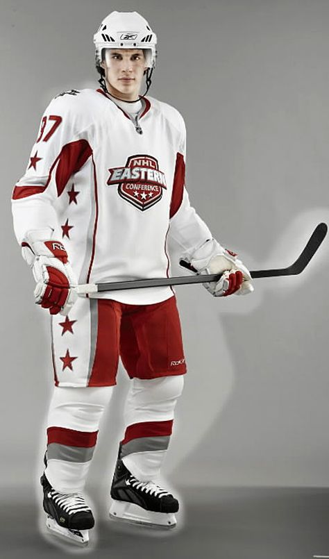 Hockey mask and other protective gear Hockey Uniform Design, Ice Hockey Outfit, Hockey Player Costume, Hockey Outfit, Canadian Hockey Players, Hockey Uniform, Hockey Outfits, Male References, Gcse Textiles