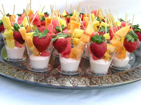 Breakfast Birthday, Party Fruit, Fruit Kebabs, Funny Boyfriend, Fruit Skewers, Fruit Displays, Fruit Kabobs, Breakfast Party, Birthday Breakfast