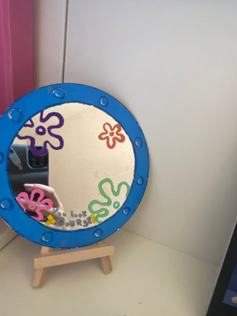 Small Mirror Painting Ideas Easy, Circle Mirror Painting Ideas, Mirror Painting Square, Spongebob Mirror, Small Mirror Painting, Square Mirror Painting, Mirror Painting Ideas Easy, Painting On Mirrors Aesthetic, Mirror Border Diy