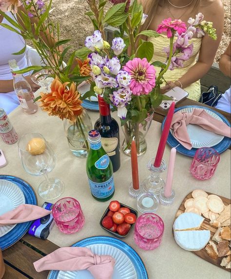 Summer Grad Party, Dinner Party Aesthetic, 30 Aesthetic, Lunch Party, Birthday Lunch, Spring Dinner, Birthday Dinner Party, Dinner Party Summer, Garden Party Birthday