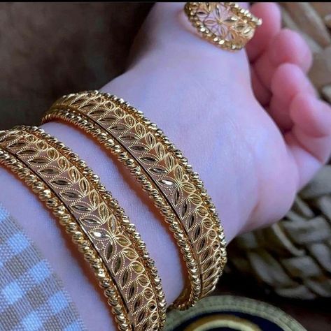 Pak Suits, Latest Gold Bangles, Necklace Design Ideas, Gold Necklace Design, Women Gold Necklace, Unique Gold Jewelry Designs, Basic Mehndi, Bridal Necklace Designs, Gold Jewels Design