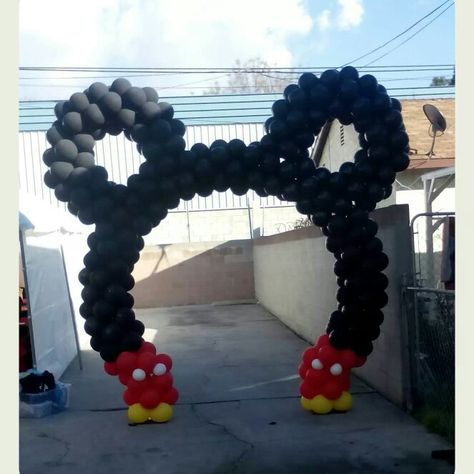 Mickey Mouse ears arch balloon Mickey Mouse Balloon, Γενέθλια Mickey Mouse, Mickey Mouse Theme Party, Mickey Mouse Birthday Theme, Mickey Mouse Birthday Decorations, Kids Birthday Party Ideas, Mickey First Birthday, Mickey 1st Birthdays, Deco Disney