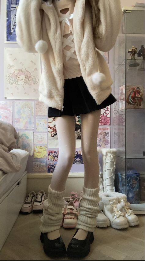 Fluffy Jacket Outfit Aesthetic, Fluffy Coat Outfit, Fluffy Jacket Outfit, Outfit Inspo Korean, Kawaii Fits, Cutecore Aesthetic, Cute Kawaii Outfits, Kawaii Outfit Ideas, Black And White Outfit