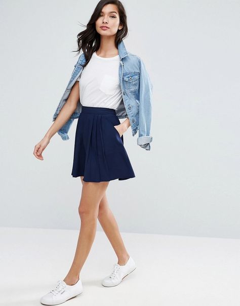 The perfect girly skirt to go out! Look for more? || #Nairathu || #boho #style  #womanfashion #fashion  #cool  #streetfashion #casual #ad Navy Mini Skirt Outfit, Blue Mini Skirt Outfit, Navy Skirt Outfit, Pleated Mini Skirt Outfit, Mini Skirts Outfits Summer, Navy Pleated Skirt, Skirt Outfit Summer, Short Skirts Outfits, Navy Mini Skirt